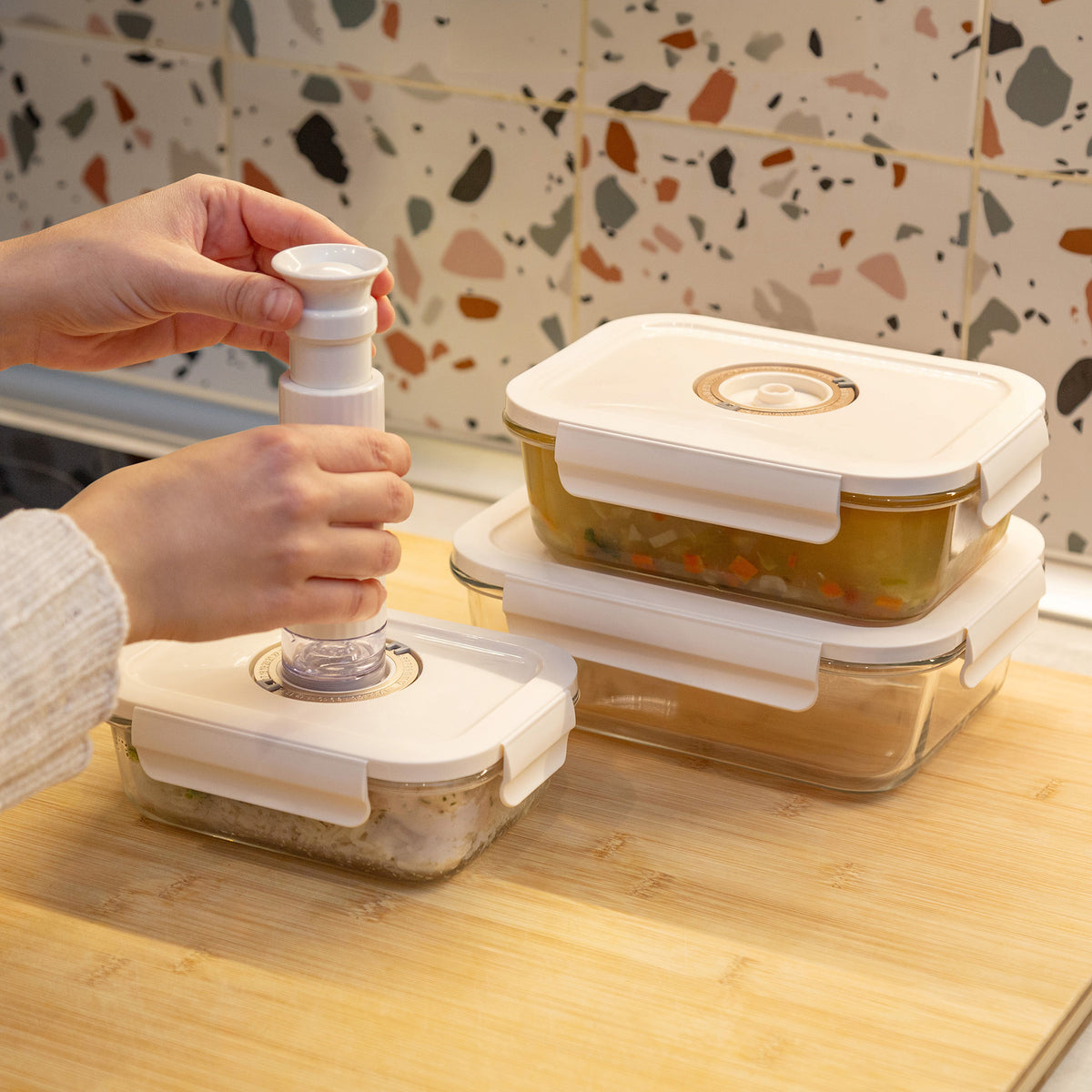 Lot 3 boîtes alimentaires sous vide en verre + pompe + dateur