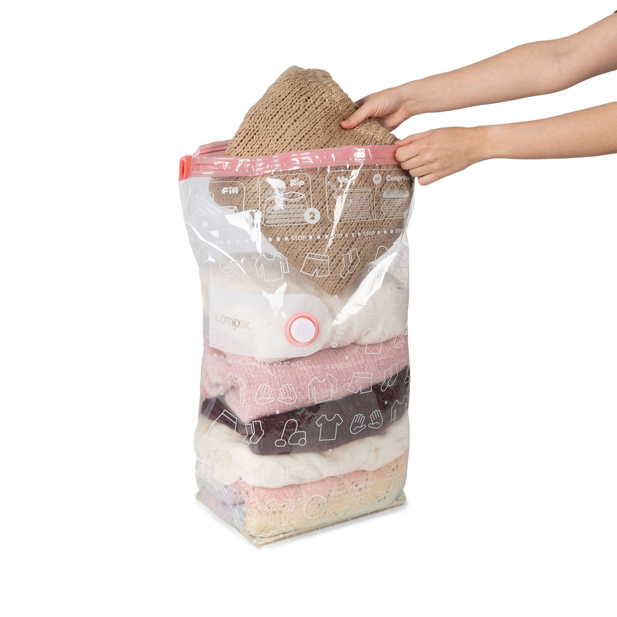 Lot 6 cubes rangement sous vide + pompe électrique avec vêtements pliés, utilisation d'une pompe électrique pour le rangement efficace.