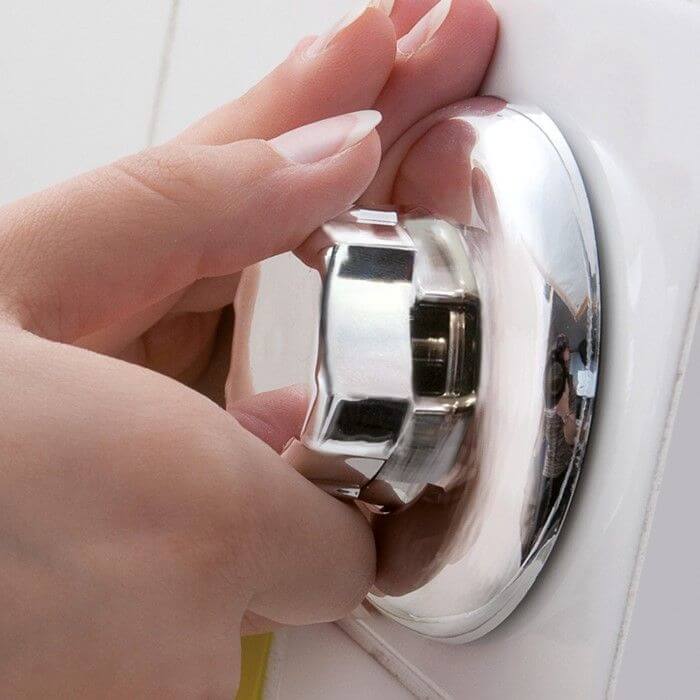 Raclette de douche ventouse auto-adhésive