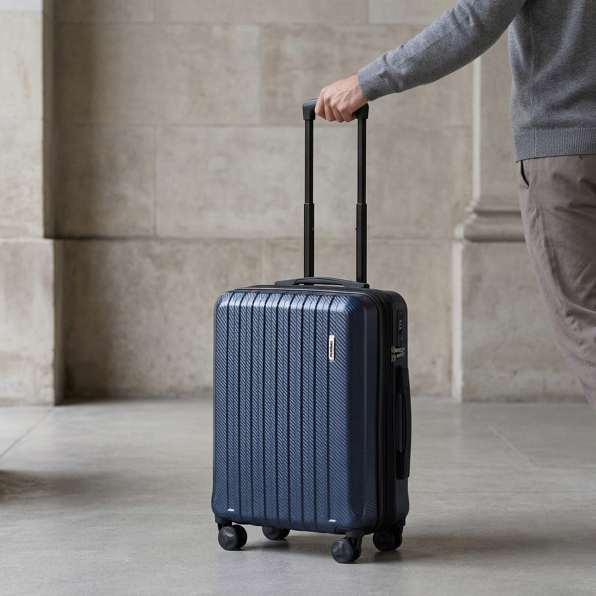 Valise cabine gain de place + pèse valise + pompe manuelle