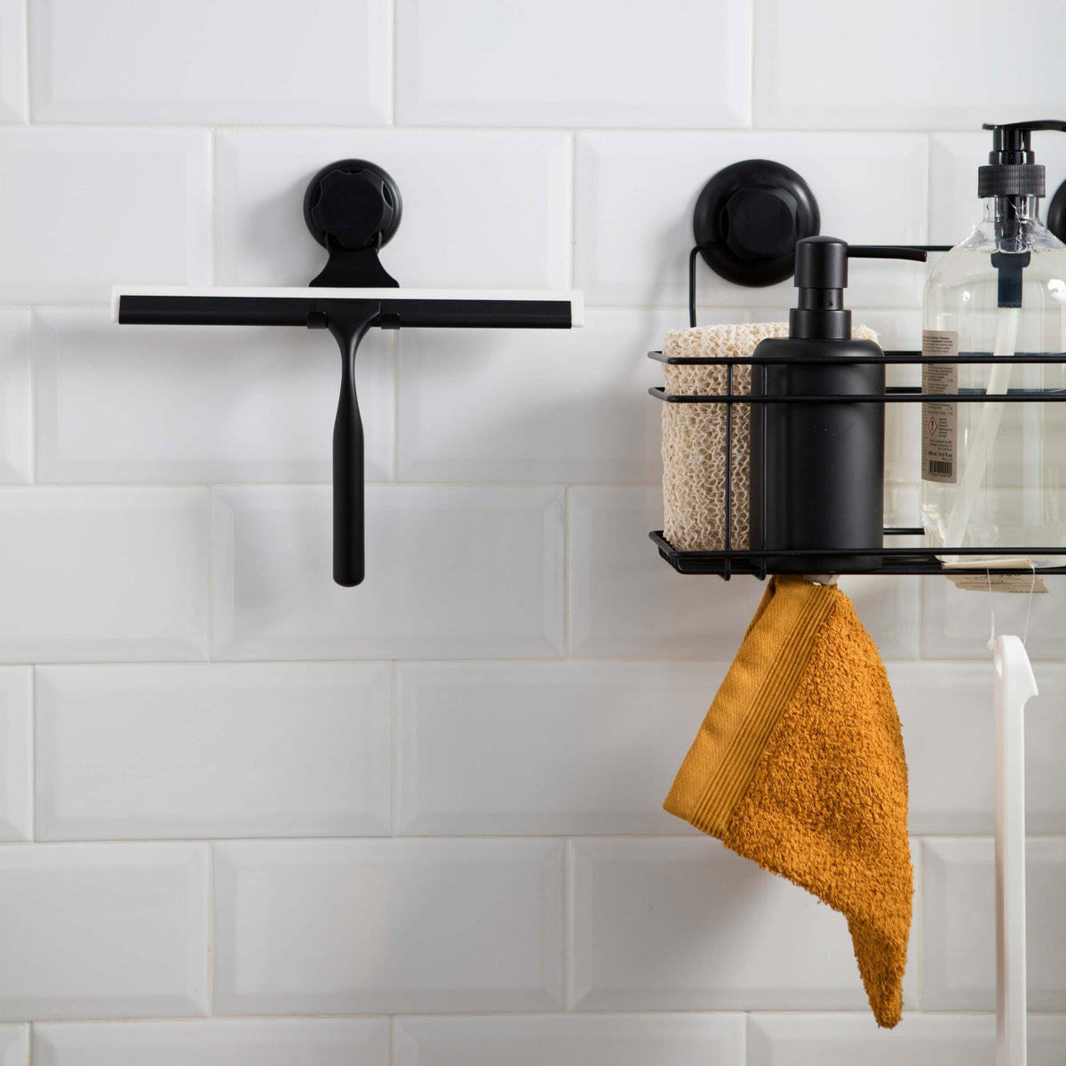 Raclette de douche ventouse auto-adhésive